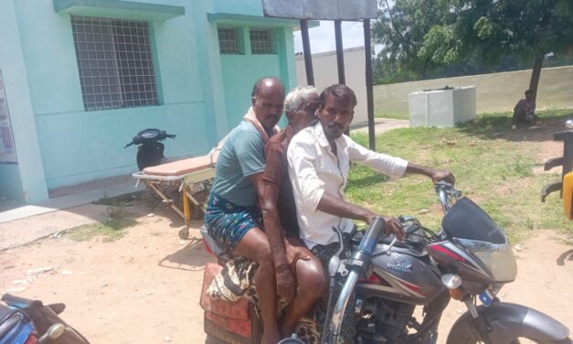 ತಂದೆಯ ಮೃತದೇಹ ಬೈಕ್ ನಲ್ಲಿ ಸಾಗಿಸಿದ ಮಕ್ಕಳು ; ಹೃದಯ ವಿದ್ರಾವಕ ಘಟನೆ