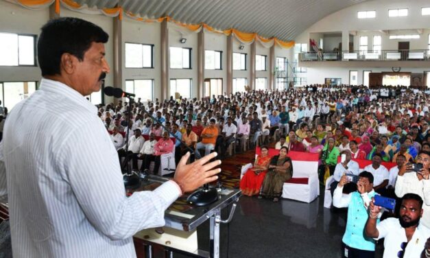 ನಿಮ್ಮ ಹಣಕ್ಕೆ ನಾನು ಜವಾಬ್ದಾರಿ ; ಜನರ ಬೆನ್ನಿಗೆ ನಿಂತ ಸಾಹುಕಾರ