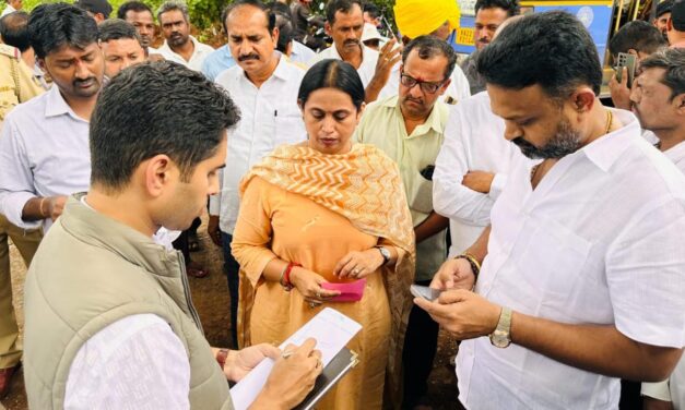 ಸ್ವತಃ ಮುಂದೆ ನಿಂತು ಗುಂಡಿ ಮುಚ್ಚುವ ಕಾರ್ಯ ಮಾಡಿಸಿದ ಸಚಿವೆ ಲಕ್ಷ್ಮೀ ಹೆಬ್ಬಾಳಕರ್