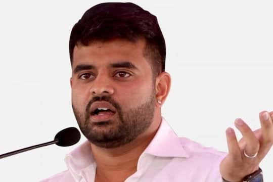 ಕೈ‌ ಮುಗಿದರು ಅಜ್ಜಿಯನ್ನು ಬಿಡದ ಕಾಮುಕ ಪ್ರಜ್ವಲ್ ; ಸ್ಪೋಟಕ ಮಾಹಿತಿ ಬಹಿರಂಗ