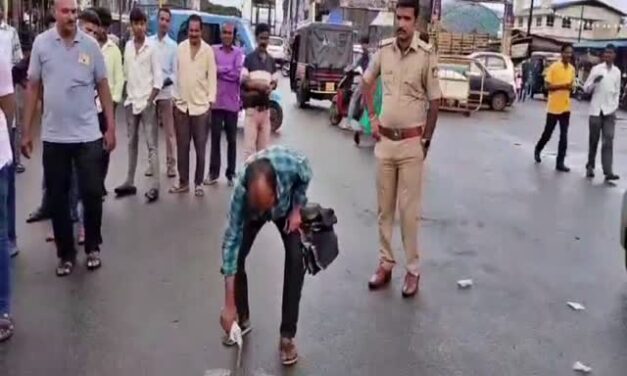 ಗುಟ್ಕಾ ತಿಂದು ಉಗುಳಿದವನ ಕೈಯಿಂದಲೇ ಸ್ವಚ್ಛ ಮಾಡಿಸಿದ ಪಿಎಸ್ಐ