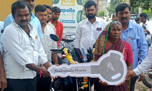 ಗೃಹಲಕ್ಷ್ಮೀ ಹಣದಲ್ಲಿ ಮಗನಿಗೆ ಬೈಕ್ ಕೊಡಿಸಿದ ತಾಯಿ