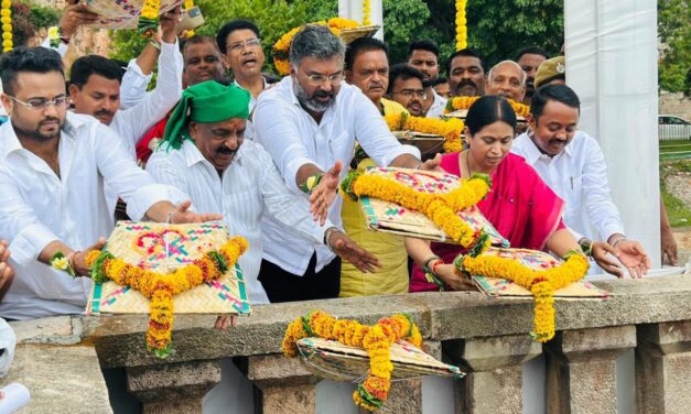 Laxmi Hebbalkar – ಮಲಪ್ರಭಾ ಜಲಾಶಯಕ್ಕೆ ಬಾಗಿನ ಅರ್ಪಿಸಿದ ಸಚಿವೆ ಲಕ್ಷ್ಮೀ ಹೆಬ್ಬಾಳಕರ್