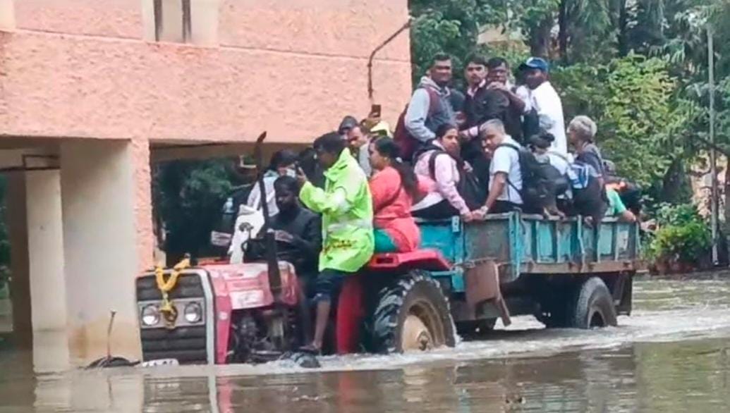 RAIN UPDATE : ಮಳೆ ಅವಾಂತರ ; ಶಾಲಾ ಕಾಲೇಜುಗಳಿಗೆ ರಜೆ ಘೋಷಣೆ