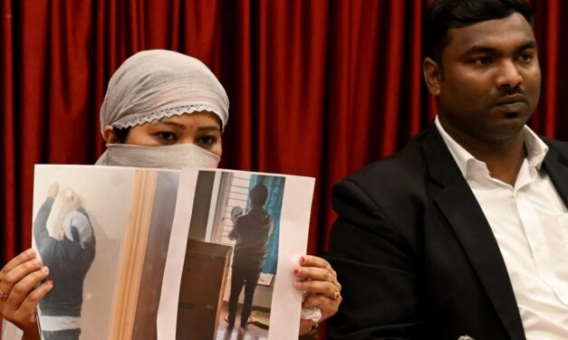 ಇಬ್ಬರು ಮಾಜಿ ಸಿಎಂ ಗಳಿಗೆ ಹನಿಟ್ರ್ಯಾಪ್ ; ಮಾಜಿ ಮಂತ್ರಿ ವಿರುದ್ಧ ಗಂಭೀರ ಆರೋಪ