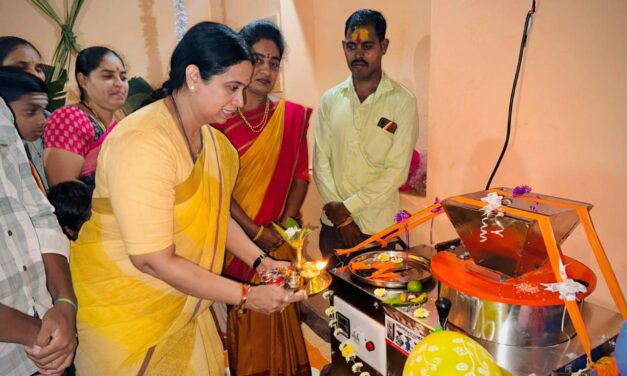 ಬಡವರ ಮನೆಗೆ ಬೆಳಕಾದ ಗೃಹಲಕ್ಷ್ಮೀ ; ಸಾರ್ಥಕ ಕ್ಷಣವೆಂದ ಸಚಿವೆ ಹೆಬ್ಬಾಳಕರ್