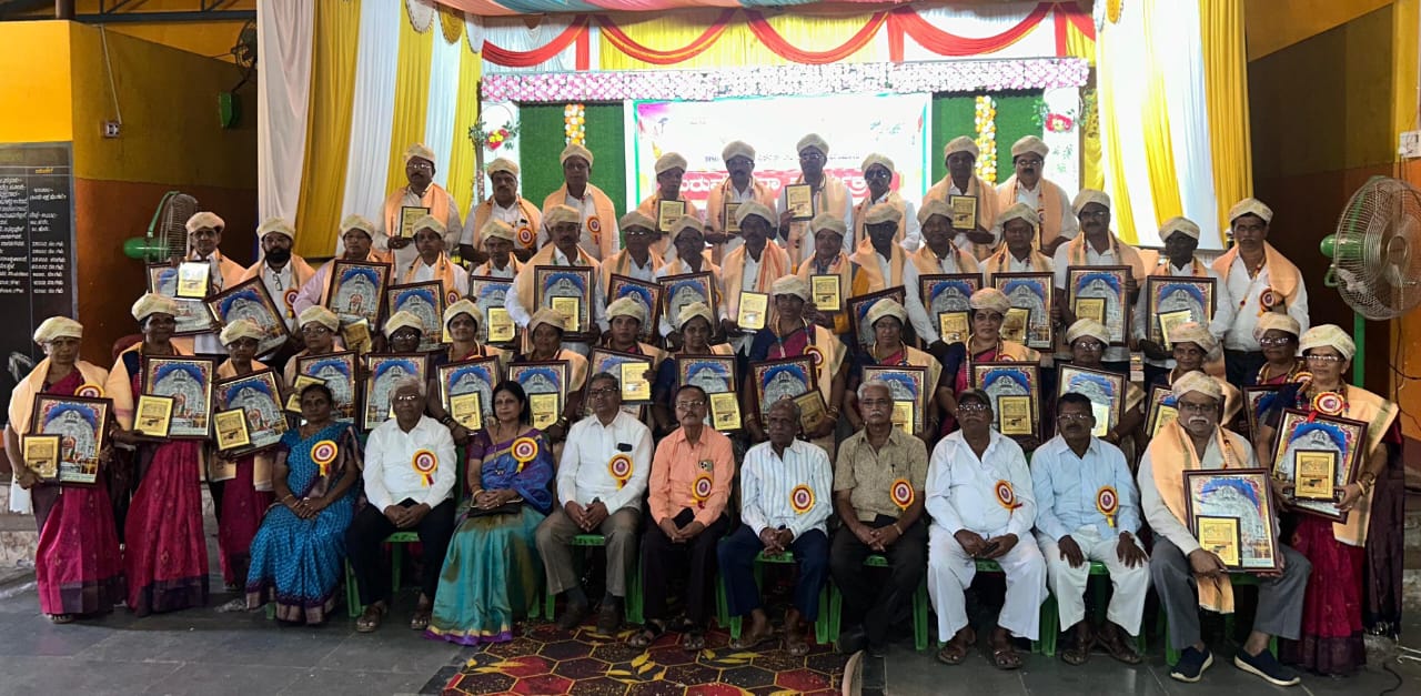 43 ವರ್ಷಗಳ ನಂತರ ಹಳೇ ವಿದ್ಯಾರ್ಥಿಗಳ ಸಮಾಗಮ ; ಬಾಲ್ಯದ ನೆನಪುಗಳ ಮೆಲುಕು