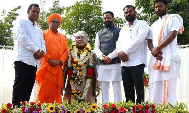 ದಿ. ಉಮೇಶ್ ಕತ್ತಿ ಕಂಚಿನ ಪ್ರತಿಮೆ ಅನಾವರಣ ; ಜೊತೆಗಿರುವ ಜೀವ ಯಾವತ್ತೂ ಜೀವಂತ..!