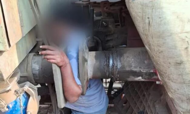 ರೈಲ್ವೆ ಇಂಜಿನ್ – ಕೋಚ್ ಮಧ್ಯೆ ಸಿಲುಕಿ ಅಪ್ಪಚ್ಚಿಯಾದ ಉದ್ಯೋಗಿ