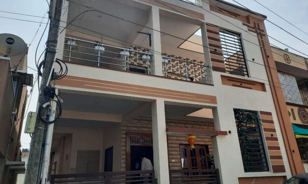 ಲೋಕಾಯುಕ್ತ ದಾಳಿ : 9 ಲಕ್ಷ ಹಣದ ಗಂಟು ಮನೆಯಿಂದ ಎಸೆದ ಅಧಿಕಾರಿ