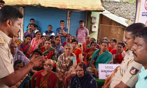 ಮದ್ಯ ಮಳಿಗೆ ಸ್ಥಳಾಂತರಕ್ಕೆ ಆಗ್ರಹಿಸಿ ಅಹೋರಾತ್ರಿ ಧರಣಿ