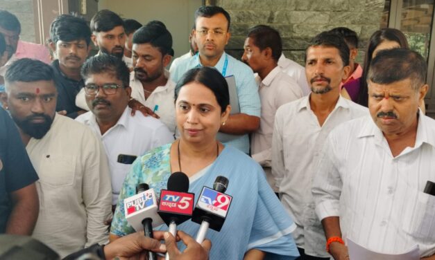 ಗೃಹಲಕ್ಷ್ಮೀ ಹಣದಲ್ಲಿ “ಬೋರವೆಲ್” ಕೊರೆಸಿದ ಅತ್ತೆ, ಸೊಸೆ ಕಾರ್ಯಕ್ಕೆ ಸಚಿವೆ ಲಕ್ಷ್ಮೀ ಹೆಬ್ಬಾಳಕರ್ ಹರ್ಷ….!