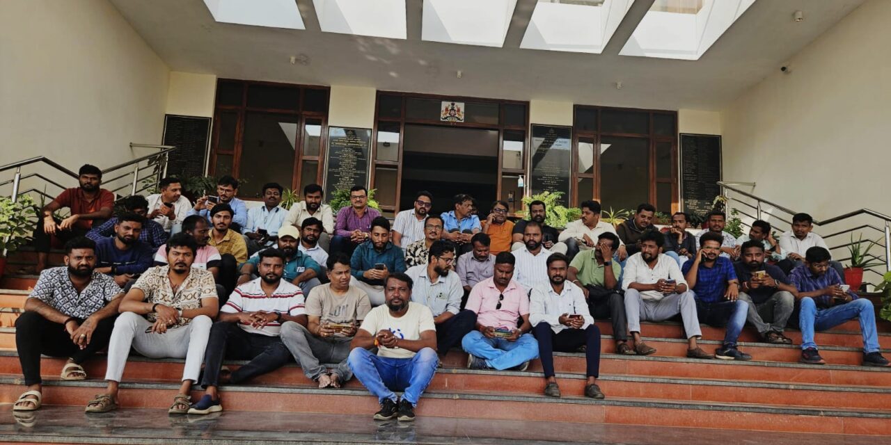 ಪೊಲೀಸರ ವಿರುದ್ಧ ಸಿಡಿದೆದ್ದ ಬೆಳಗಾವಿ ಪತ್ರಕರ್ತರು ; ಹಲ್ಲೆ ಖಂಡಿಸಿ ಪ್ರತಿಭಟನೆ