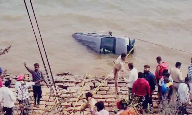 ಘಟಪ್ರಭಾ ನದಿಗೆ ಉರುಳಿದ ಕಾರು ; ವ್ಯಕ್ತಿ ಸಾವು