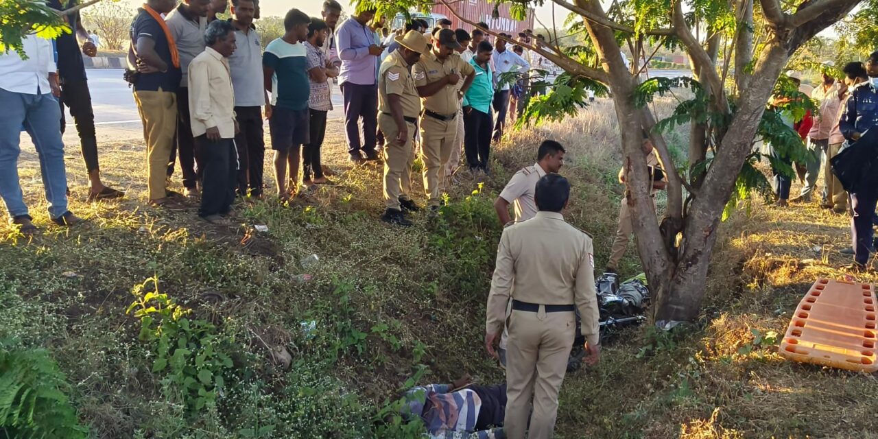 ಕಿತ್ತೂರು : ಭೀಕರ ರಸ್ತೆ ಅಪಘಾತ ; ಇಬ್ಬರು ಯುವಕರು ಸಾವು