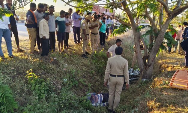 ಕಿತ್ತೂರು : ಭೀಕರ ರಸ್ತೆ ಅಪಘಾತ ; ಇಬ್ಬರು ಯುವಕರು ಸಾವು