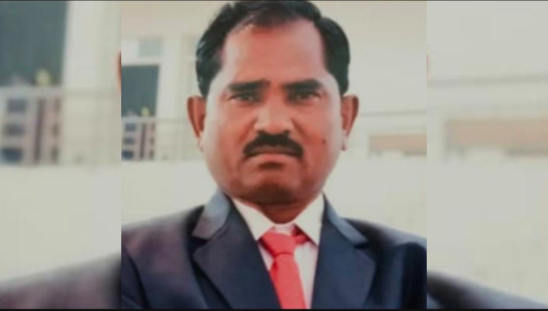 ಅಥಣಿ : ಭೀಕರ ರಸ್ತೆ ಅಪಘಾತ ; ಶಿಕ್ಷಕ ಸ್ಥಳದಲ್ಲೇ ಸಾವು