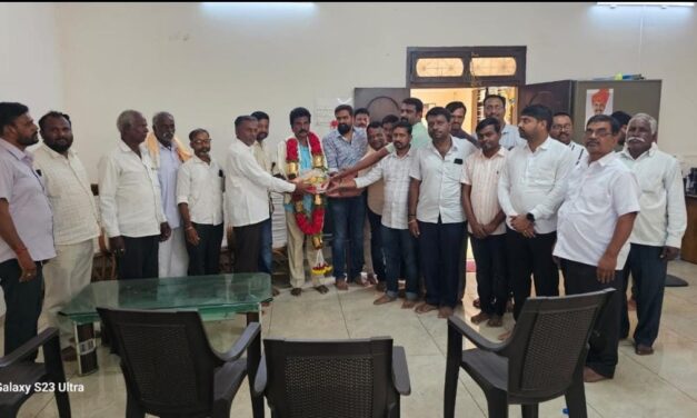 ಕತ್ತಿ ಕುಟುಂಬಕ್ಕೆ ಬಿಗ್ ಶಾಕ್, ಜಾರಕಿಹೊಳಿ‌ ಕುಟುಂಬದತ್ತ ವಾಲಿದ ಹುಕ್ಕೇರಿ ಬಜಾರ್ ಪೇಟೆ ಗಣ್ಯ ವ್ಯಾಪಾರಸ್ಥರು