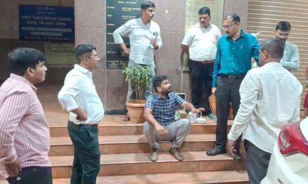 50 ಸಾವಿರ ಲಂಚ ಪಡೆಯುವಾಗ ಲೋಕಾಯುಕ್ತ ಬಲೆಗೆ ಉಪ ನಿಬಂಧಕರ ಕಚೇರಿ ಅಧೀಕ್ಷಕ