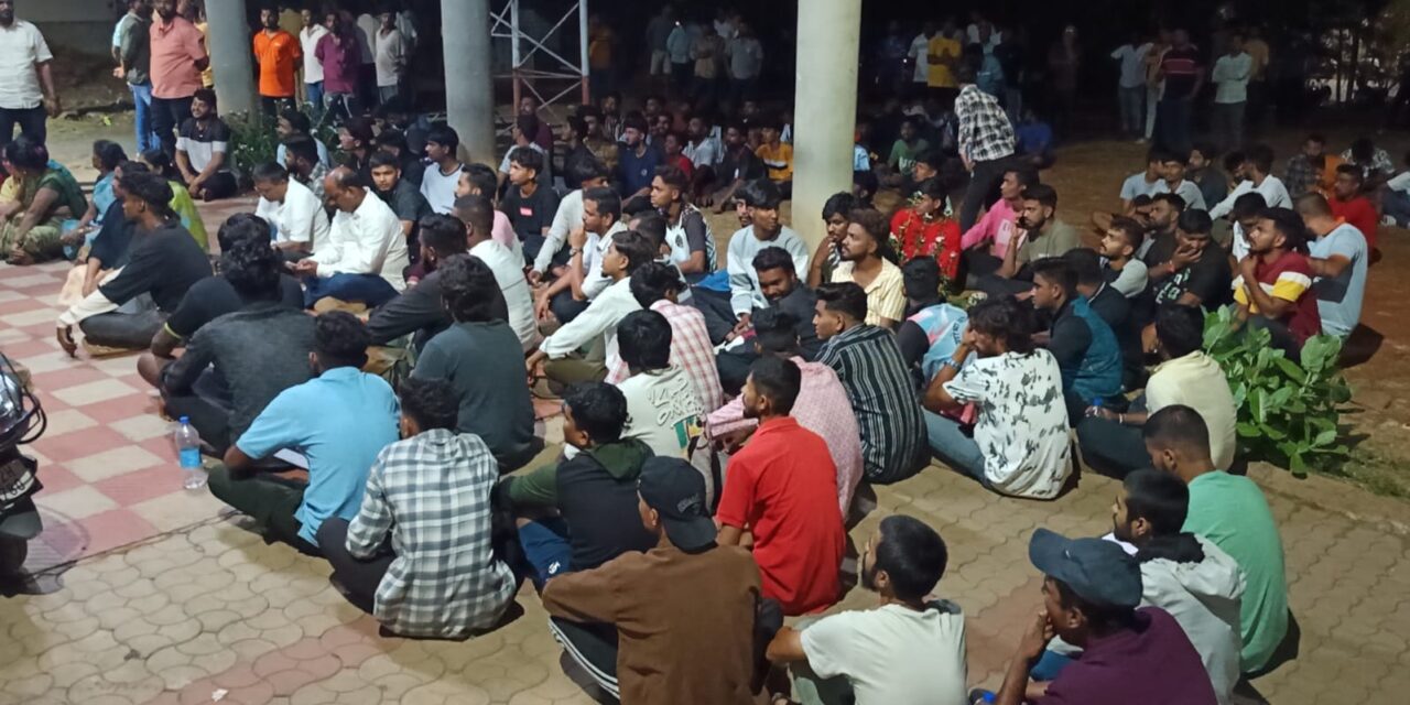 ತಡರಾತ್ರಿ ಠಾಣೆಗೆ ಬಂದ ಭಜರಂಗದಳ ಕಾರ್ಯಕರ್ತರ ಪ್ರತಿಭಟನೆ ‌