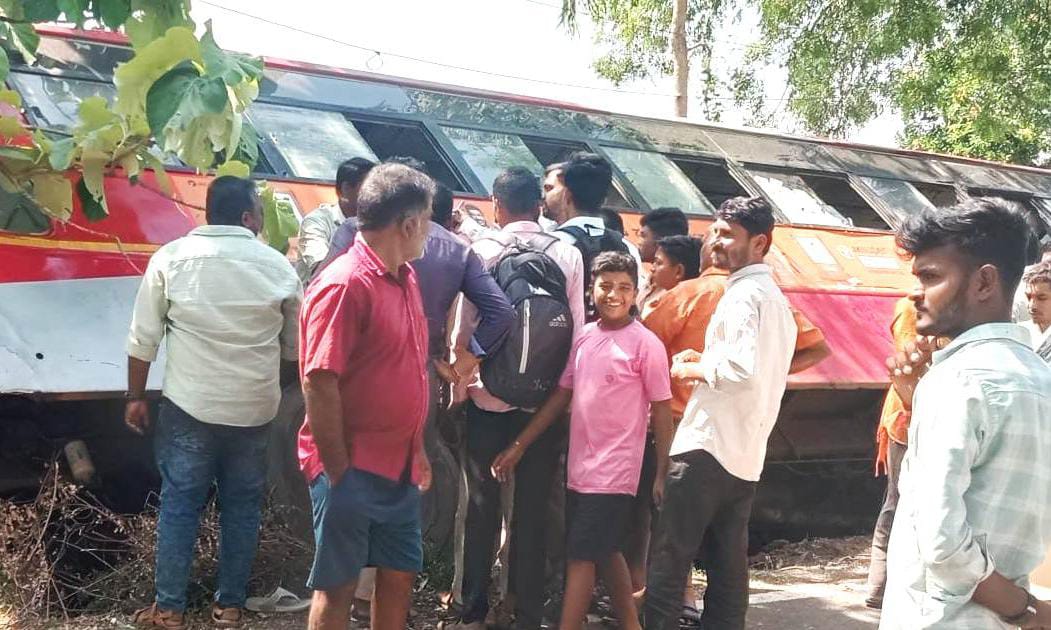 ಬೈಲಹೊಂಗಲ : ಹಾದಿ ತಪ್ಪಿದ‌ ಸರಕಾರಿ ಬಸ್ ; ಕೆಲವರಿಗೆ ಗಾಯ