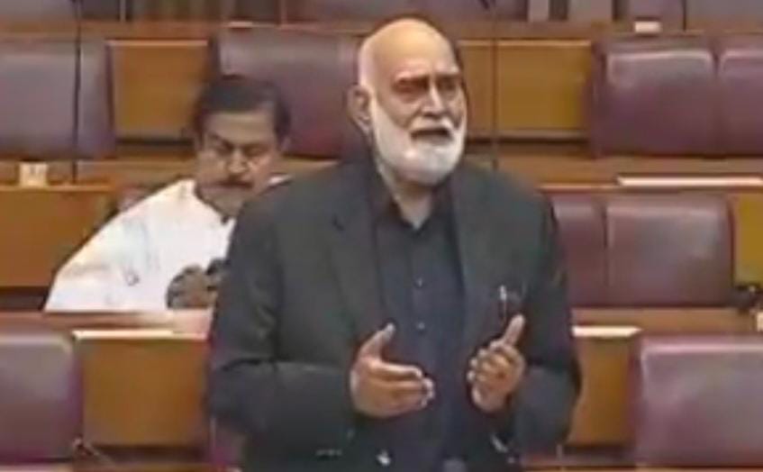 ದೇವರು ಕಾಪಾಡಲಿ ; ಪಾರ್ಲಿಮೆಂಟ್ ‌ನಲ್ಲಿ ನಿಂತು ಕಣ್ಣೀರು ಹಾಕಿದ ಪಾಕ್ ಸಂಸದ ‌