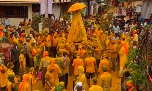 ಸುರಿಯುವ ಮಳೆಯಲ್ಲಿ ಅದ್ದೂರಿಯಾಗಿ ಜರುಗಿದ ಅವರೊಳ್ಳಿ-ಬಿಳಕಿ ಗ್ರಾಮ ದೇವಿಯರ ಹೊನ್ನಾಟ