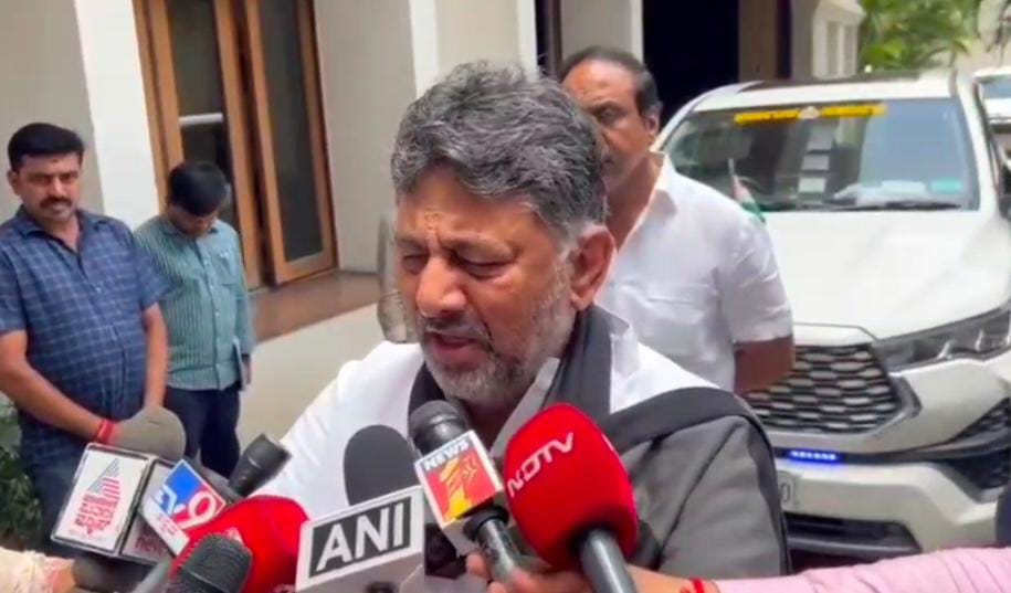 ನಮ್ಮ ಮನೆ ಮಕ್ಕಳು ಸತ್ತಂತೆ ಆಗಿದೆ ; ಕಾಲ್ತುಳಿತ ಘಟನೆ ನೆನೆದು ಡಿಕೆಶಿ ಕಣ್ಣೀರು