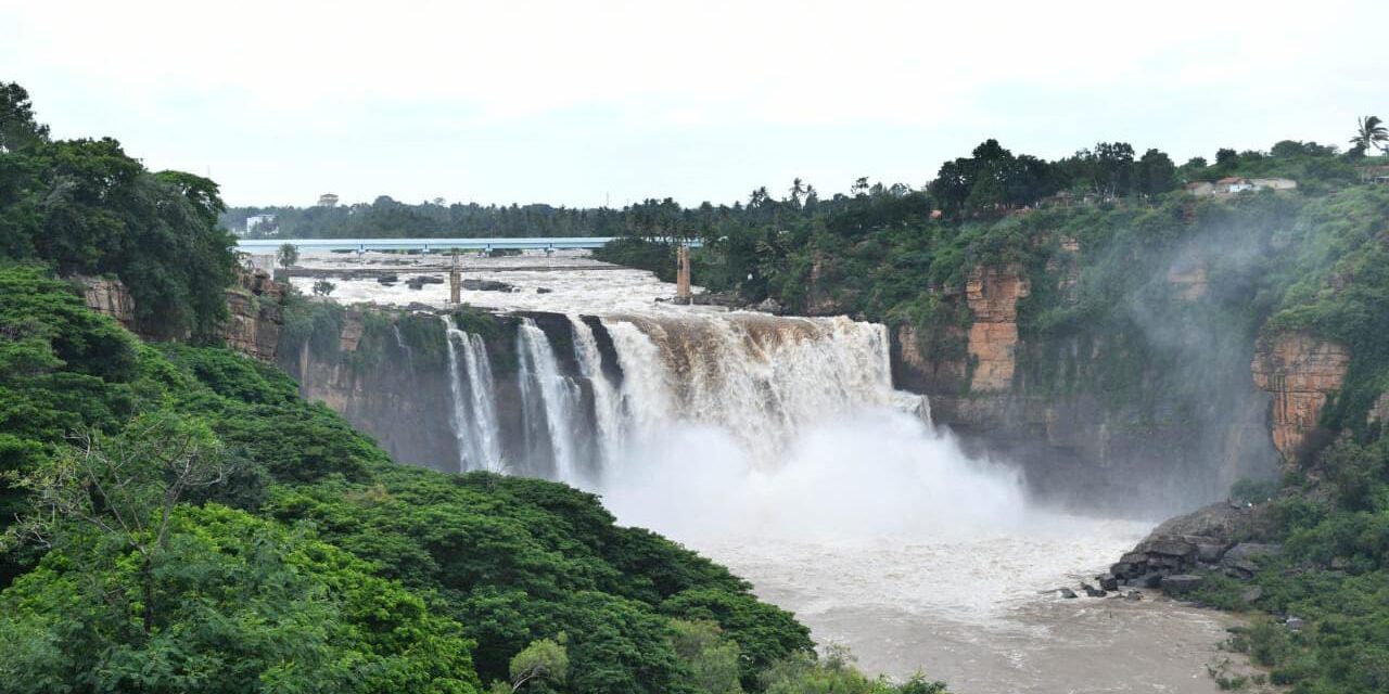 ಎಷ್ಟು ಚಂದ ನೋಡಿ ನಮ್ಮ ಗೋಕಾಕ್ ಜಲಪಾತ!
