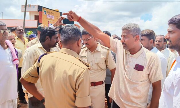 ಶಾಸಕರ ಬೆಂಬಲಿಗರಂತೆ ಪೊಲೀಸರ ವರ್ತನೆ ; ಕಿತ್ತೂರು ಠಾಣೆ ಪೊಲೀಸರ ನಡೆಗೆ ಆಕ್ರೋಶ