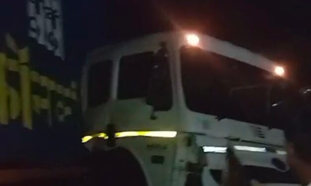 ಕಾರಿನ ಮೇಲೆ‌ ಬಿದ್ದ ಕಂಟೇನರ್ : ಓರ್ವ ಸಾವು, ನಾಲ್ವರಿಗೆ ಗಾಯ