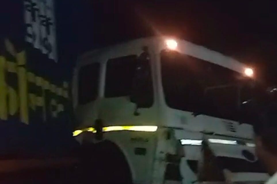 ಕಾರಿನ ಮೇಲೆ‌ ಬಿದ್ದ ಕಂಟೇನರ್ : ಓರ್ವ ಸಾವು, ನಾಲ್ವರಿಗೆ ಗಾಯ