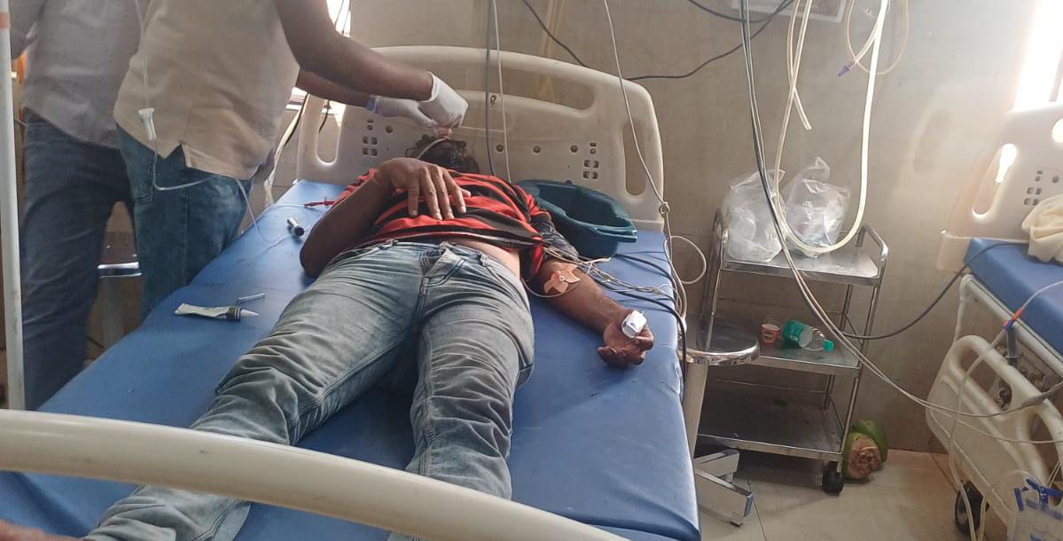 ಕಬ್ಬು ಬೆಳೆಗಾರರ ಪ್ರತಿಭಟನೆ ; ಕೀಟನಾಶಕ ಸೇವಿಸಿ ರೈತ ಆತ್ಮಹತ್ಯೆಗೆ ಯತ್ನ..!