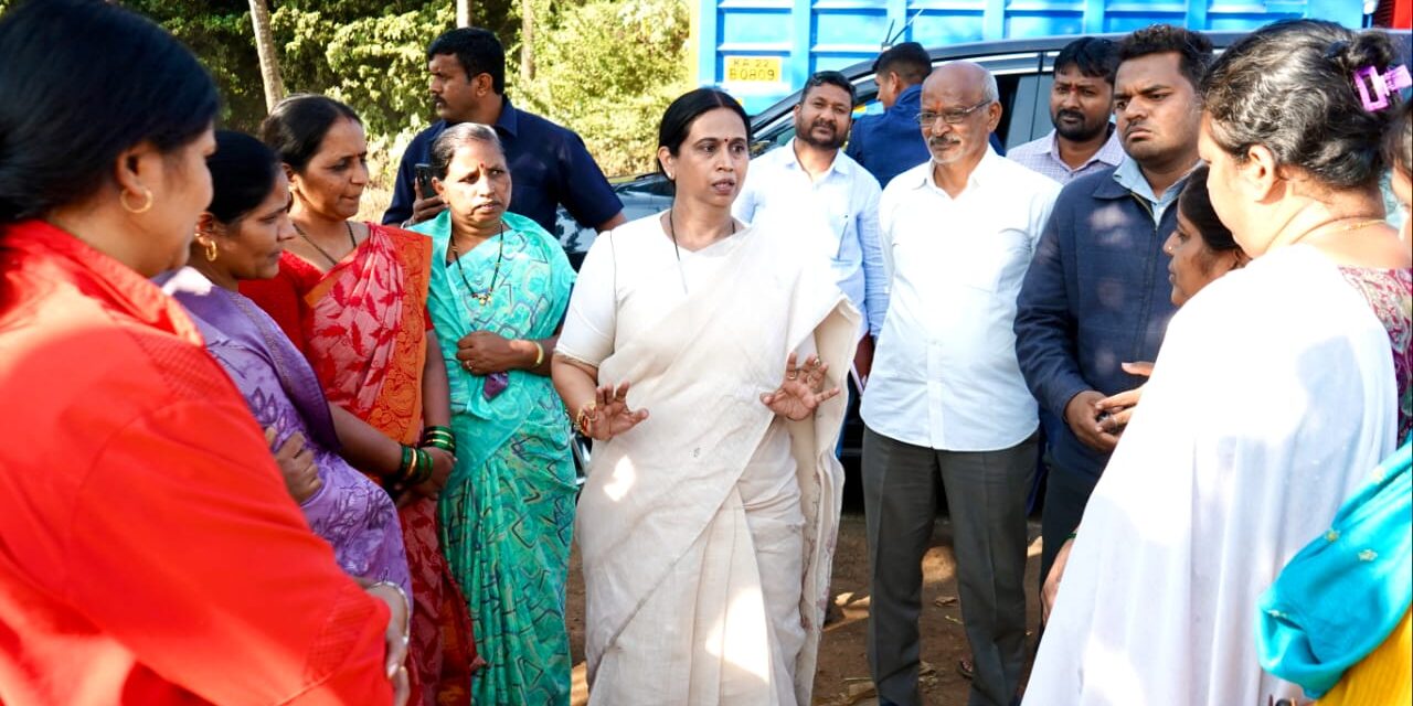 ಸ್ವತಃ ಗ್ರಾಮಕ್ಕೆ ತೆರಳಿ ಅಭಿವೃದ್ಧಿ ಅಗತ್ಯತೆ ಸಮೀಕ್ಷೆ ನಡೆಸಿದ ಸಚಿವೆ ಲಕ್ಷ್ಮೀ ಹೆಬ್ಬಾಳಕರ್