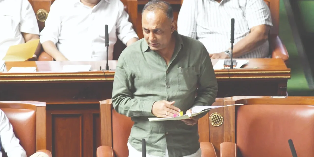 ಸರಕಾರಿ ವೈದ್ಯರಿಂದ ಖಾಸಗಿ ಆಸ್ಪತ್ರೆ ಸೇವೆಗೆ ನಿರ್ಬಂಧ ; ಕಠಿಣ ಕ್ರಮದ ಎಚ್ಚರಿಕೆ