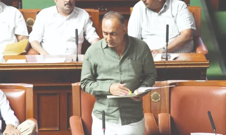 ಸರಕಾರಿ ವೈದ್ಯರಿಂದ ಖಾಸಗಿ ಆಸ್ಪತ್ರೆ ಸೇವೆಗೆ ನಿರ್ಬಂಧ ; ಕಠಿಣ ಕ್ರಮದ ಎಚ್ಚರಿಕೆ