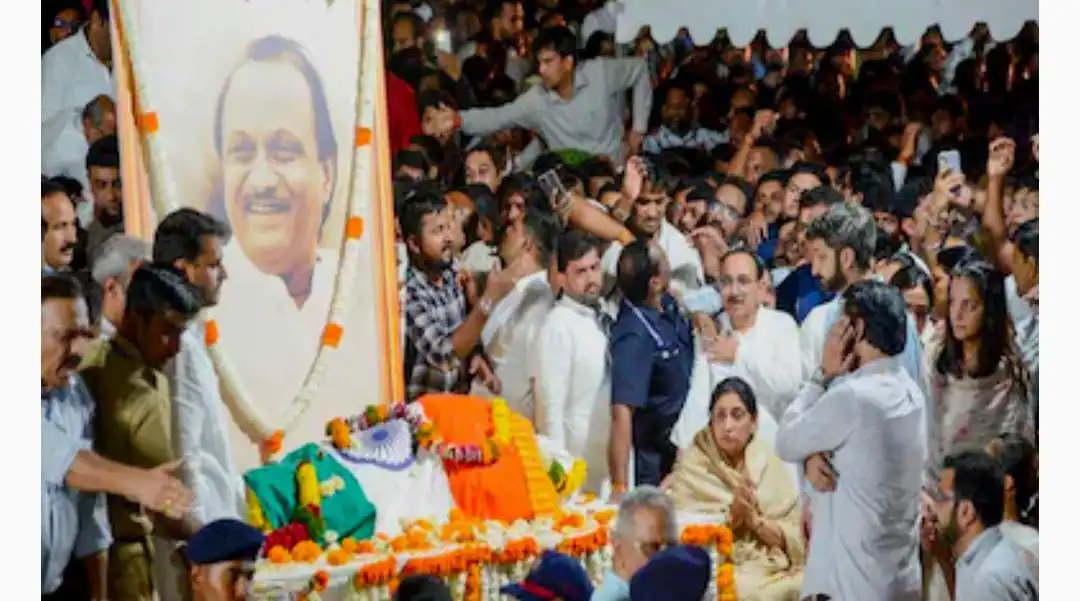 बारामतीत लँडिंगआधी पायलटने शेवटचं काय म्हटलं?, नेमकं काय घडलेलं, धक्कादायक माहिती समोर