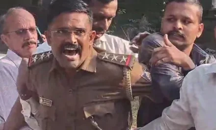 ಲಂಚ ಸ್ವೀಕರಿಸುವಾಗ ಸಿಕ್ಕಿಬಿದ್ದ ಇನ್ಸ್ಪೆಕ್ಟರ್ ; ಲಾಕ್ ಆಗ್ತಿದ್ದಂತೆ ಡ್ರಾಮಾ – Video