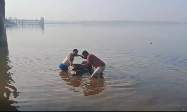 ಮಲಪ್ರಭಾ ನದಿಯಲ್ಲಿ ಮೂರು ಬೈಕ್ ಪತ್ತೆ ; ಹೆಚ್ಚಿದ ಅನುಮಾನ…!