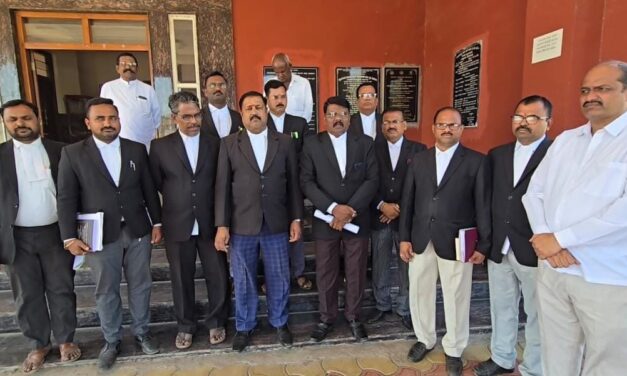 ಒಂದು‌ ಕೇಸ್, 200 ವಕೀಲರು ; ಅಪರೂಪದ ಕ್ಷಣಕ್ಕೆ ಸಾಕ್ಷಿಯಾದ ಮೂಡಲಗಿ ನ್ಯಾಯಾಲಯ