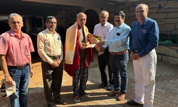 ಹವ್ಯಕ ಮಠಗಳ ಪರವಾಗಿ ಡಾ.ಕೋರೆಯವರಿಗೆ ಸನ್ಮಾನ