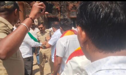 ಡಿವೈಎಸ್ಪಿ ಮೇಲೆ ಕೈ ಎತ್ತಿದ ಸಂಘಟನೆ ಮುಖಂಡರು ; ಪೊಲೀಸ್ ಕರ್ತವ್ಯಕ್ಕೆ ಅಡ್ಡಿ ಆರೋಪ