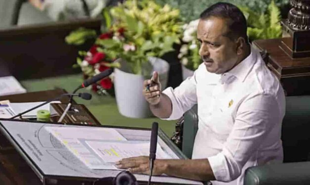 ಸ್ಪೀಕರ್ ಸಿಟ್ಟಿಗೆ ಮೂವರು ಅಧಿಕಾರಿಗಳು ಸಸ್ಪೆಂಡ್ ; ಸರಕಾರಕ್ಕೆ ಮುಜುಗರ