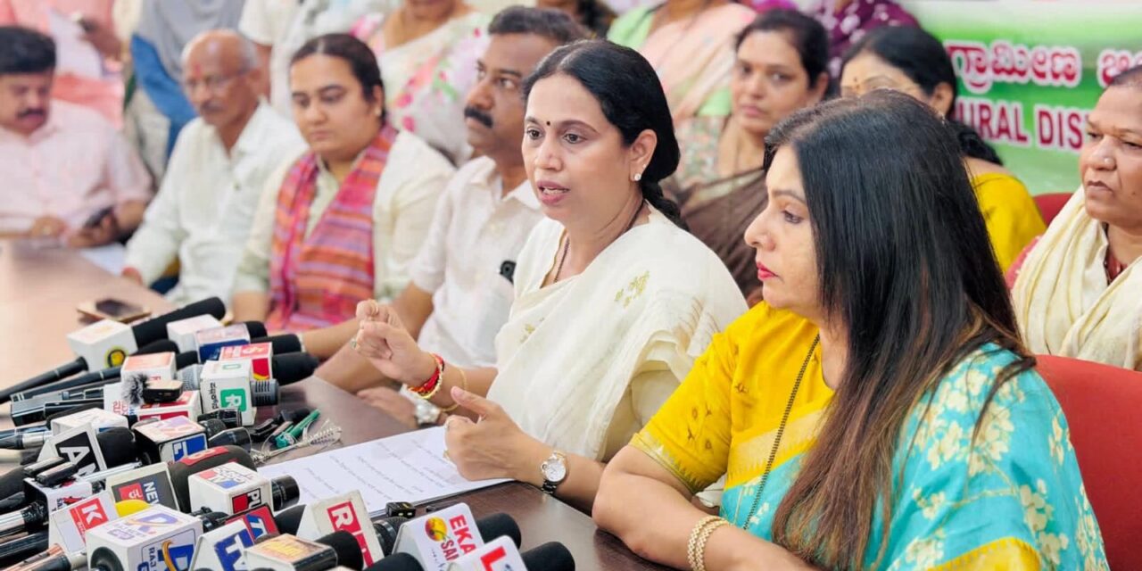 ಕೇಂದ್ರದಿಂದ ಹಿಟ್ಲರ್ ರೀತಿಯ ಆಡಳಿತ ; ಸಚಿವೆ ಲಕ್ಷ್ಮೀ ಹೆಬ್ಬಾಳಕರ್ ವಾಗ್ದಾಳಿ