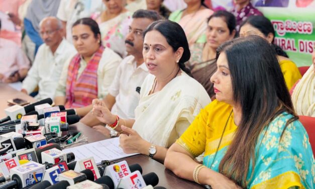 ಕೇಂದ್ರದಿಂದ ಹಿಟ್ಲರ್ ರೀತಿಯ ಆಡಳಿತ ; ಸಚಿವೆ ಲಕ್ಷ್ಮೀ ಹೆಬ್ಬಾಳಕರ್ ವಾಗ್ದಾಳಿ