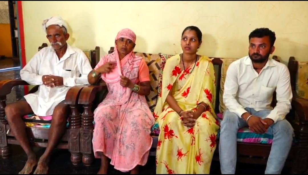 ಬೆಳಗಾವಿ : ಕುರುಬ ಸಮುದಾಯದ ಕುಟುಂಬಕ್ಕೆ ಸಾಮಾಜಿಕ ಬಹಿಷ್ಕಾರ ; ಅಮಾನವೀಯ ಕೃತ್ಯಕ್ಕೆ ಆಕ್ರೋಶ..!