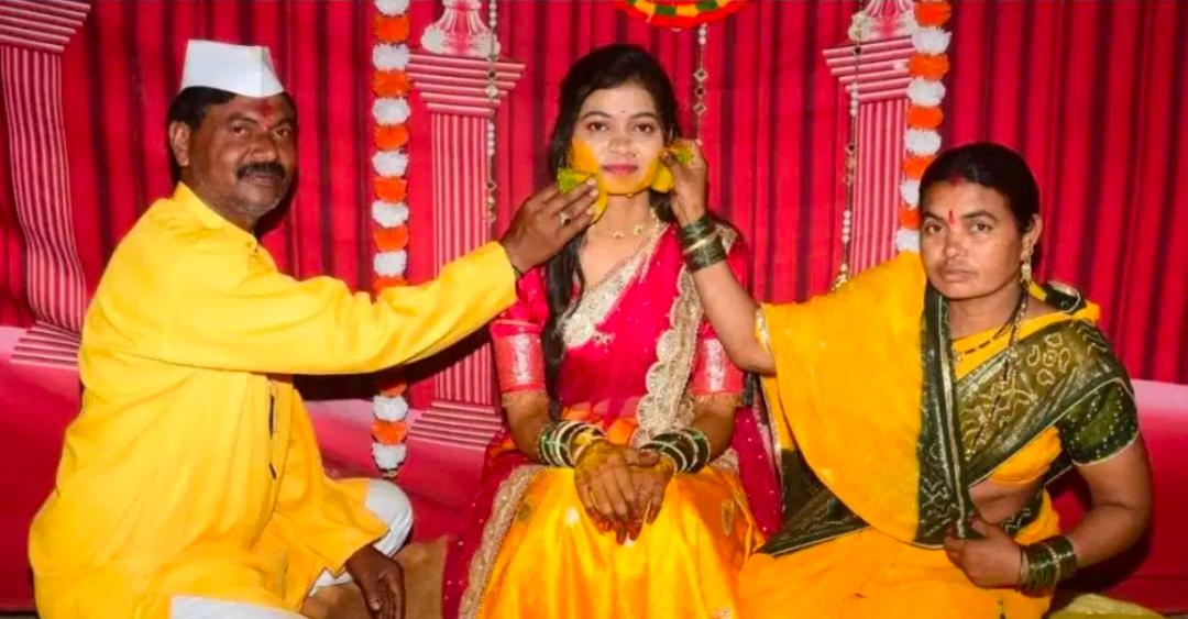 ಮಗಳ ಕನ್ಯಾದಾನ ಮಾಡಿದ ಬೆನ್ನಲ್ಲೇ ತಂದೆ ಸಾವು ; ಮದುವೆ ಮಂಟಪದಲ್ಲೇ ಪ್ರಾಣ ಬಿಟ್ಟ ಅಪ್ಪ..!