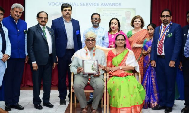 ಪ್ರಗತಿಪರ ರೈತ  ಸಂಜಯ ನಾಡಗೌಡ’ ಗೆ ವೃತ್ತಿಪರ ಶ್ರೇಷ್ಠತಾ ಪ್ರಶಸ್ತಿ ಪ್ರದಾನ 