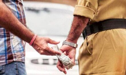 ಮರಳು ಲಾರಿ ಸಂಚಾರಕ್ಕೆ ಲಂಚ ; ಮೂವರು ಪೊಲೀಸ್ ಸಿಬ್ಬಂದಿ ಲೋಕಾಯುಕ್ತ ಬಲೆಗೆ