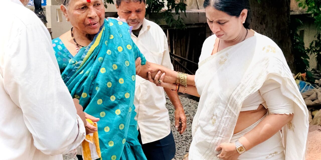 LAKSHMI HEBBALKAR : ಅಪಘಾತದಲ್ಲಿ ಗಾಯಗೊಂಡ ಶಾಂತಾ ಅವರ ಆರೋಗ್ಯ ವಿಚಾರಿಸಿದ ಲಕ್ಷ್ಮೀ ಹೆಬ್ಬಾಳಕರ್